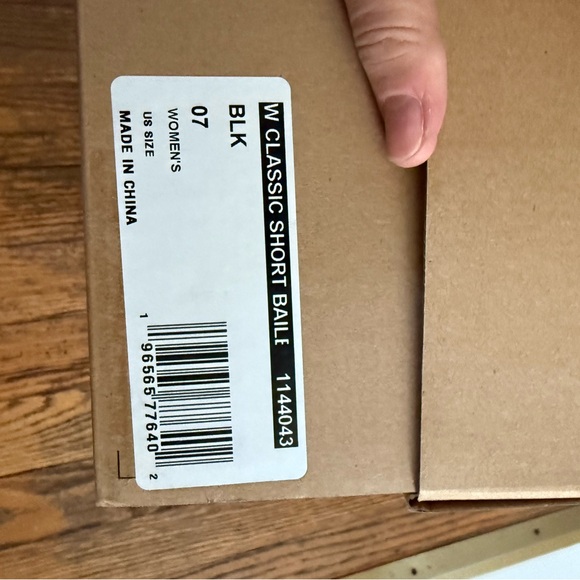 Ugg Classic Short Bailey Zip - Picture 6 of 7